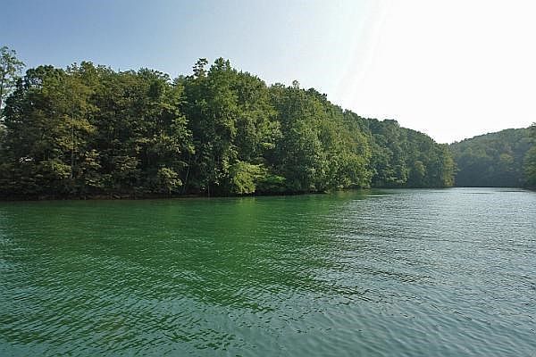 Long waterfrontage