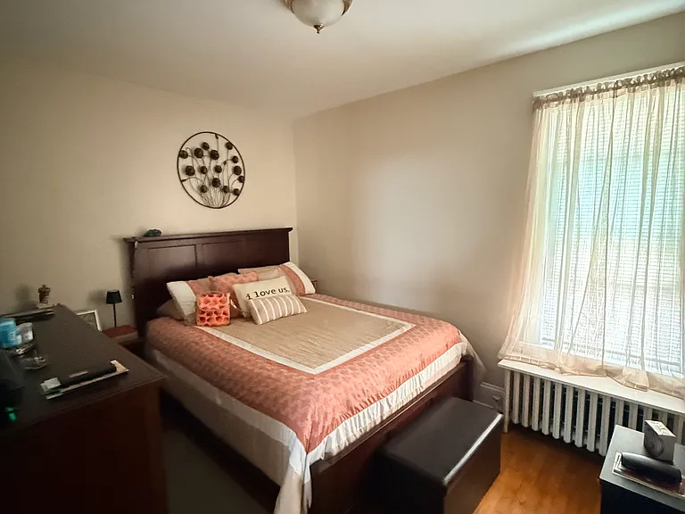 2355 Burdett Ave #B — Photo 9