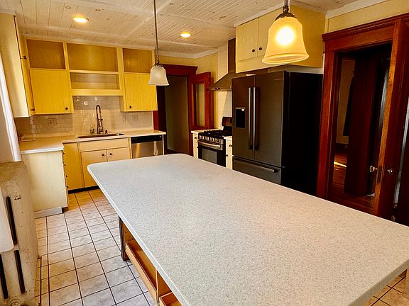 5th image of 492 Glen St #B