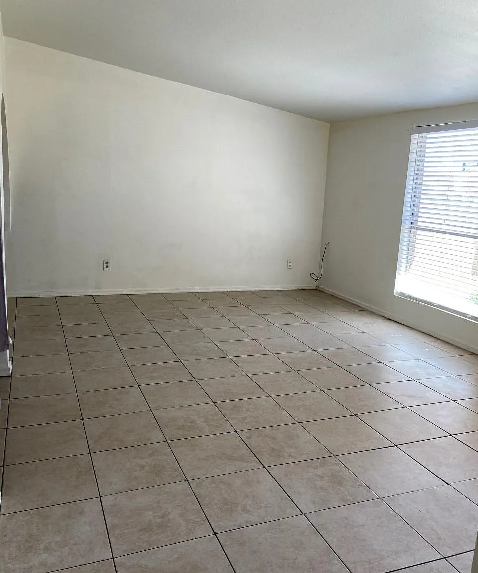 2 bed, 800 sqft, $1,250 — Photo 3