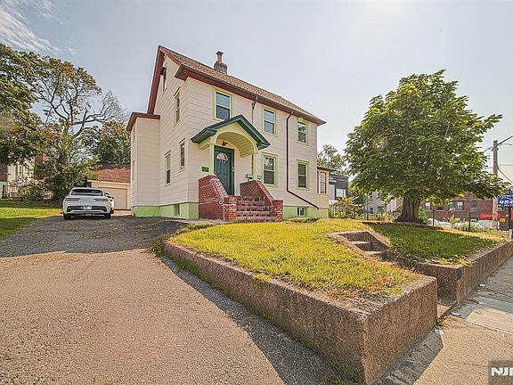 2nd image of 334 Broad Avenue
