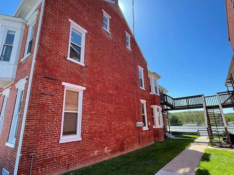 1012 E Market St #2 — Photo 9