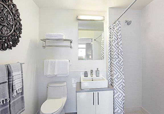 5th image of 81 Fleet Pl APT 6M