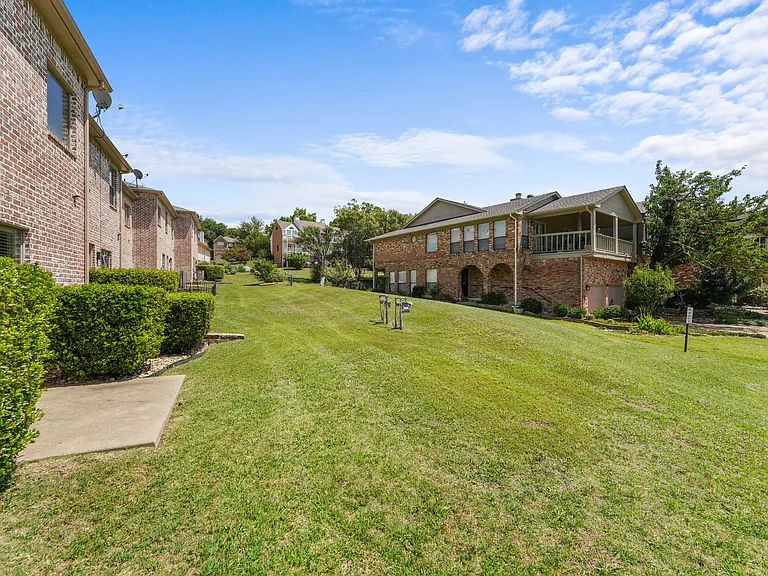 511 Mariner Dr — Photo 30