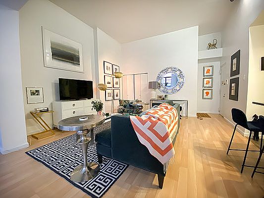3rd image of 250 W 14th St APT 1R