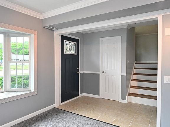 4th image of 179 Beachwood Ave