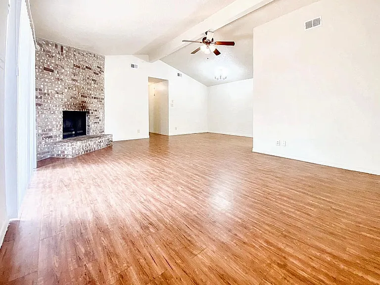 106 Hughson Ct — Photo 6