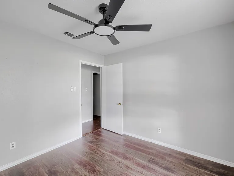 1005 Whitewater Trl — Photo 23