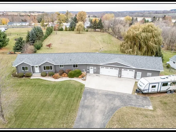 N1613 Erdine Ln, Hortonville, WI 54944