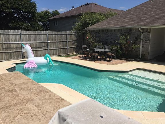 4th image of 2106 Barton Springs Dr