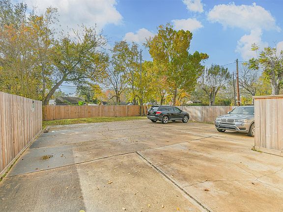 4th image of 9219 Carousel Ln