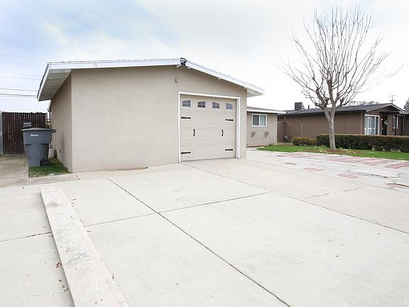 4th image of 1266 N Helm Ave