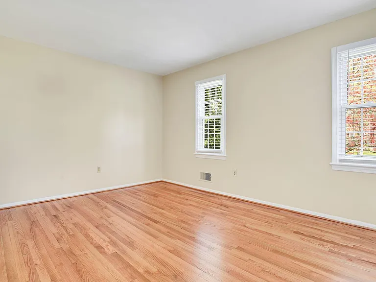 6 Grovepoint Ct — Photo 12
