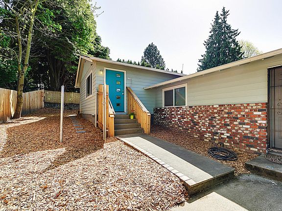 front showing 10' wide gate open