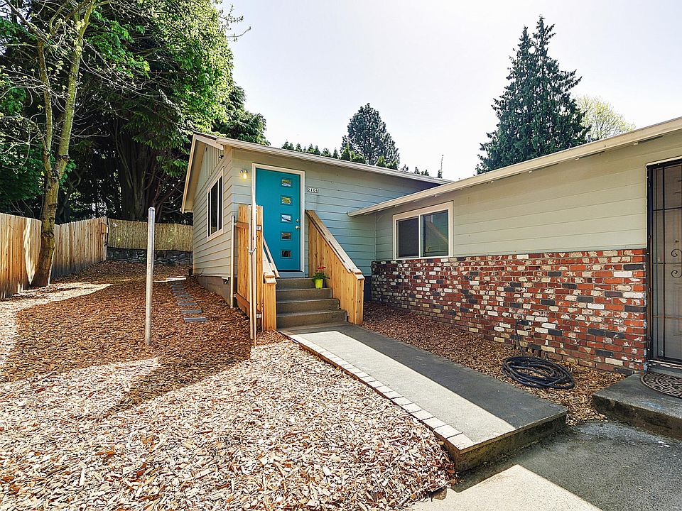 front showing 10' wide gate open