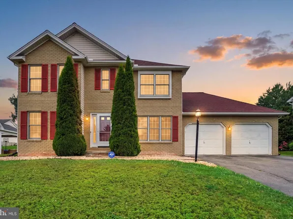2720 Sparrow Dr, York, PA 17408