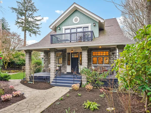 2647 SW Montgomery Dr, Portland, OR 97201