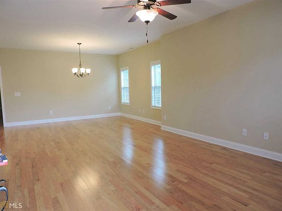 3rd image of 728 Bradford St NW