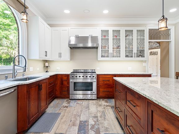 3rd image of 3144 Cahaba Valley Rd