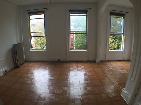 2nd image of 148 Clifton Pl #2