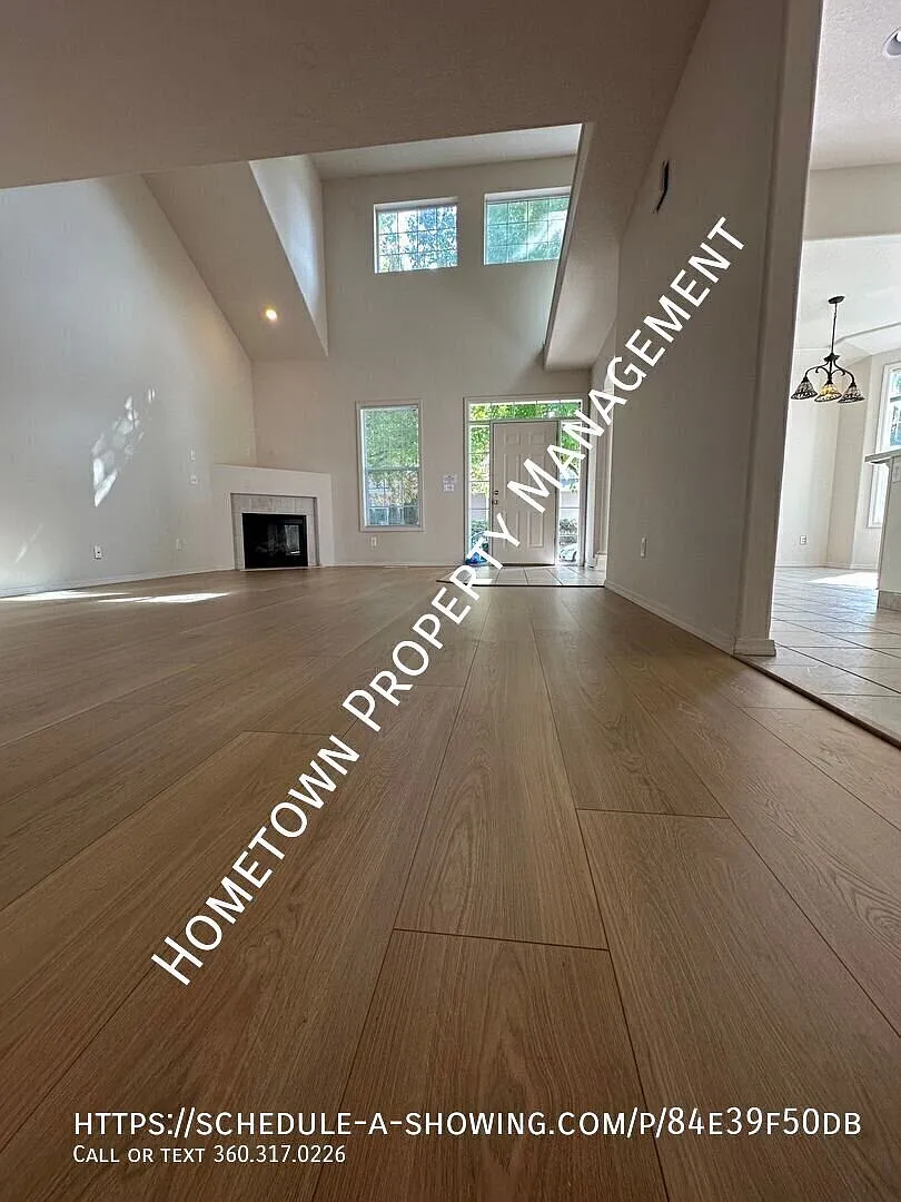 Spacious 3 Bedroom w/Bonus! — Photo 3