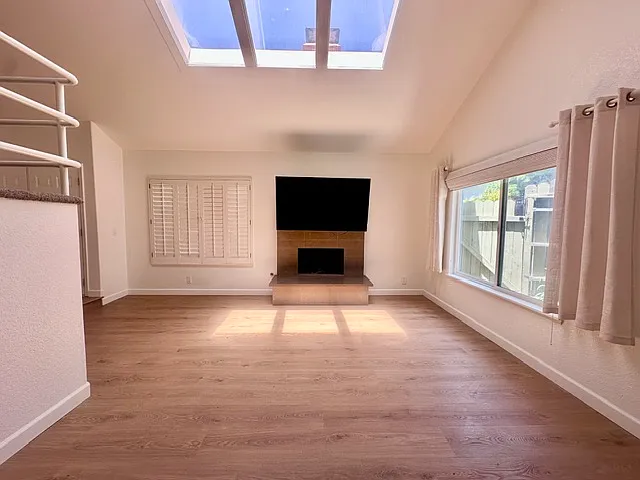 983 Modjeska Cir — Photo 3