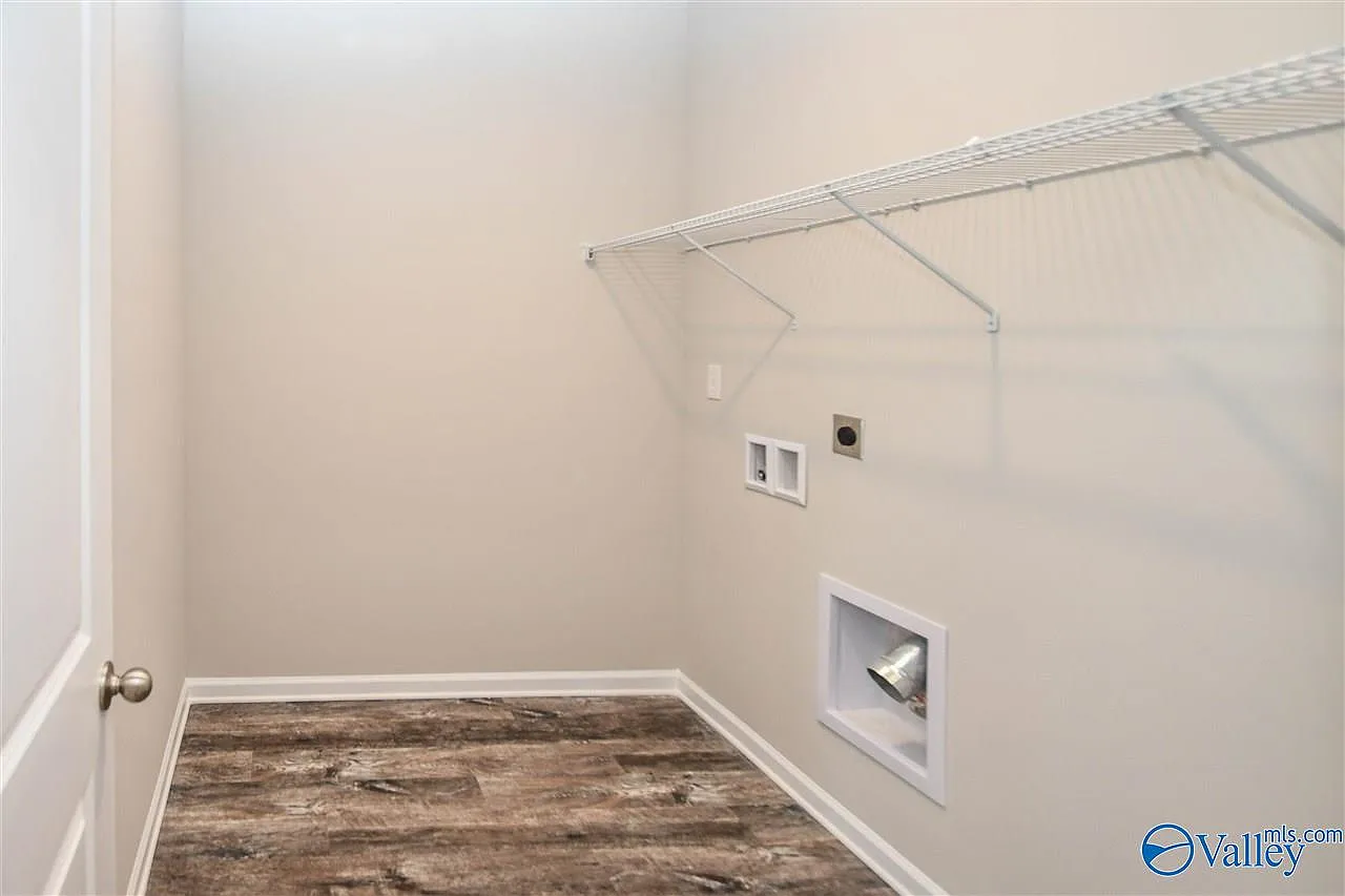 4 bed, 3.0 bath, 2139 sqft, $1,995 — Photo 4