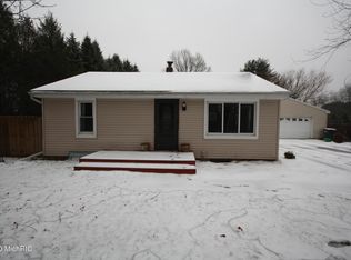 7836 N 40th St, Augusta, MI 49012