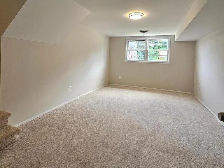 7606 Gresham St — Photo 26