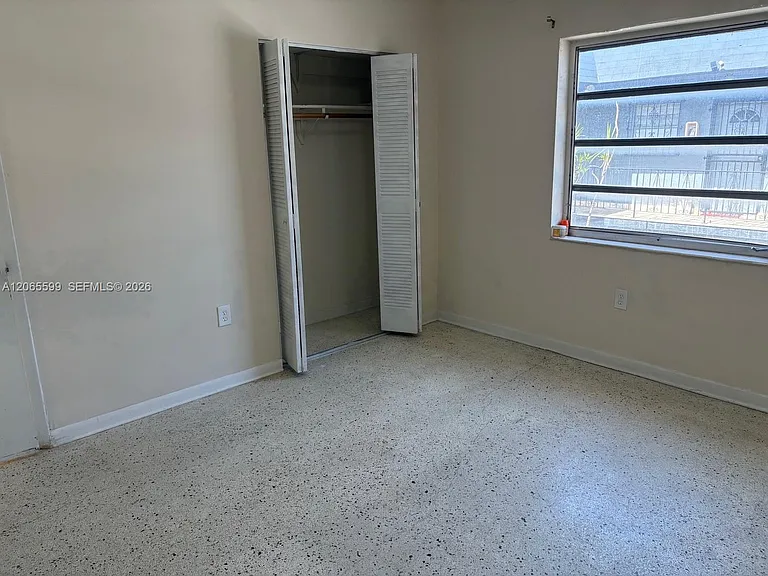 1838 SW 4th St #5 — Photo 3
