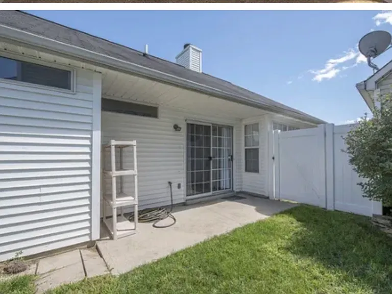 1072 Hampshire Pl — Photo 11
