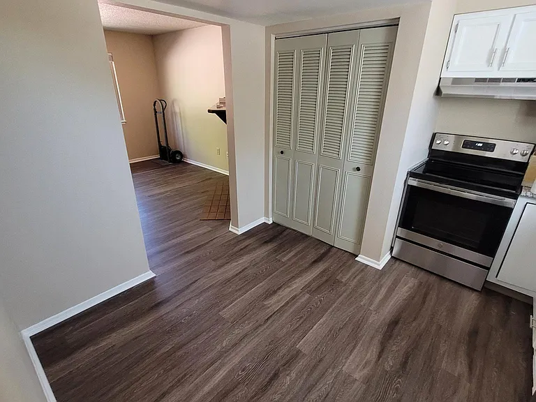 Eat-in Kitchen