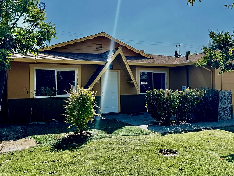 2737 Ophelia Ave — Photo 2
