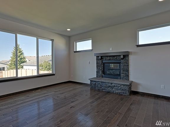 4th image of 504 103rd Dr SE