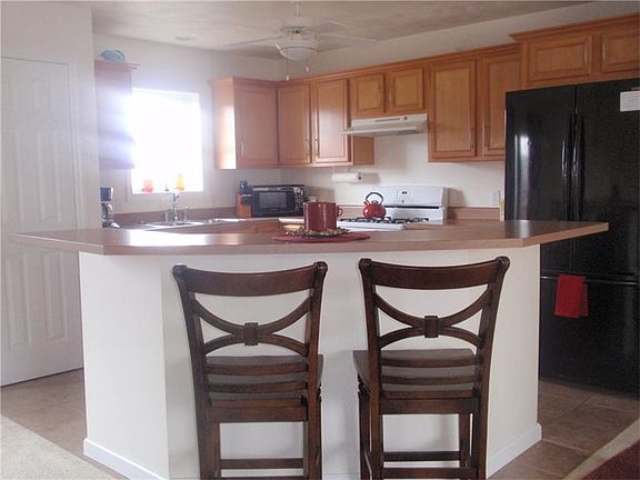 5th image of 253 Bentley Dr