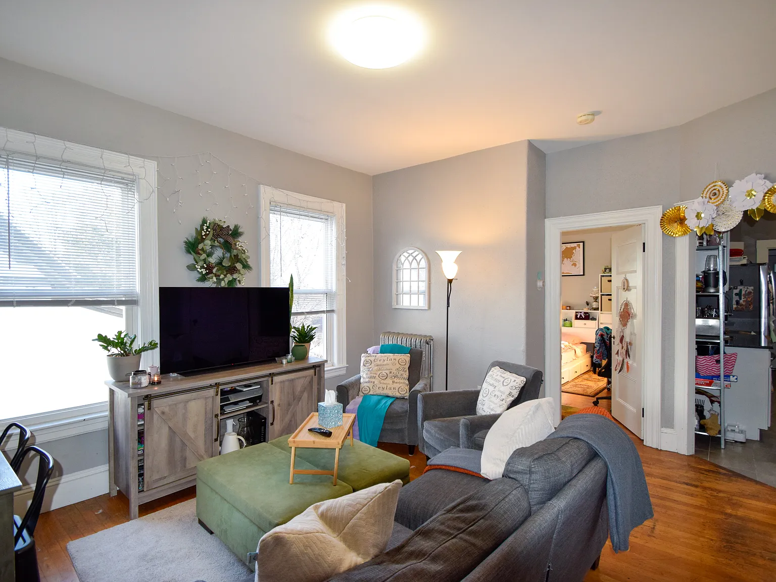 4 bed, 1400 sqft, $4,200 — Photo 2