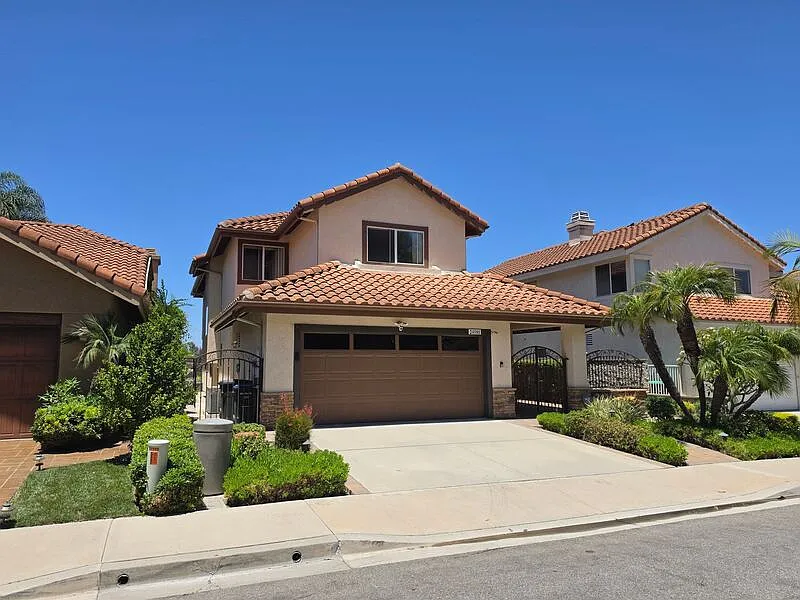 4 bed, 3.0 bath, 2609 sqft, $6,250 — Photo 2
