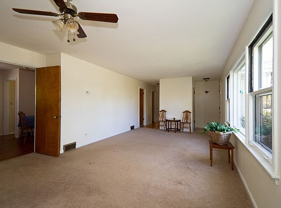 2nd image of 418 Prairie Ave