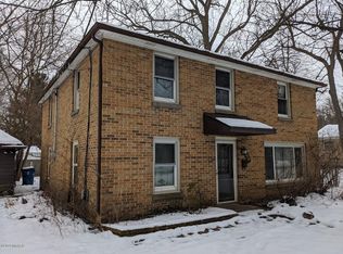 1814 Baker Dr, Kalamazoo, MI 49048