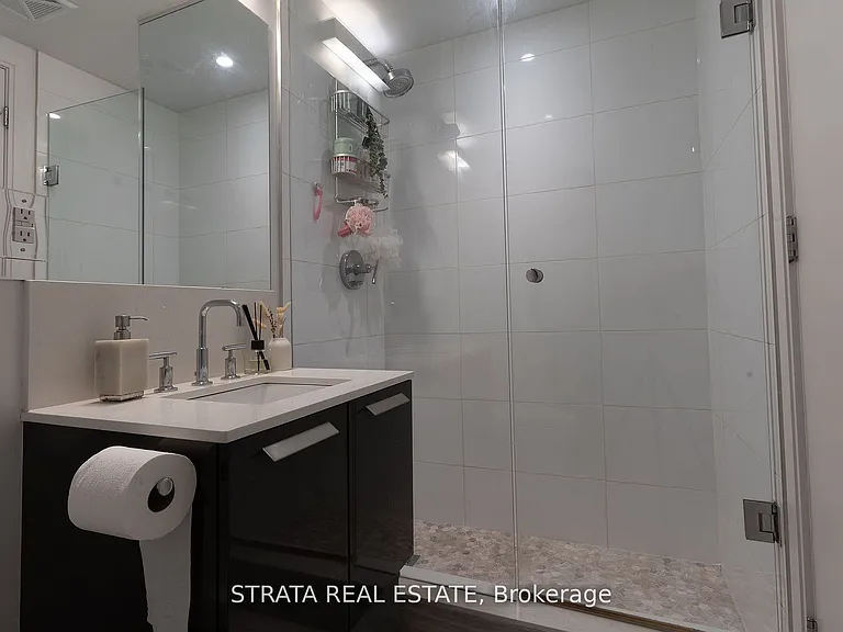 42 Charles St E #2801 — Photo 12