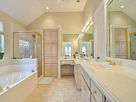 5th image of 3204 Summergrove Dr