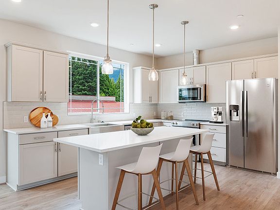 Gourmet kitchen with island