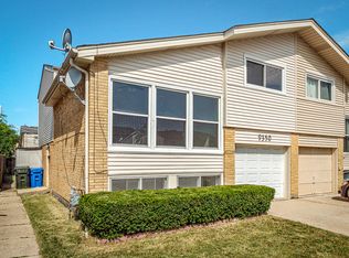 9350 Cedar Ln, Des Plaines, IL 60016