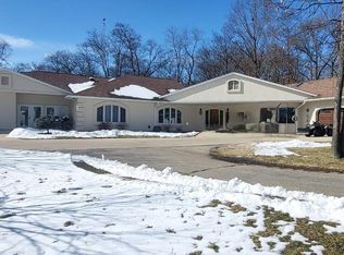 903 W Hazel Ridge Rd, Elkhorn, WI 53121
