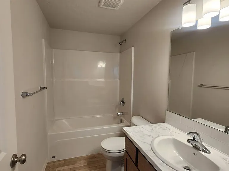 922 SE Starview Ave — Photo 9