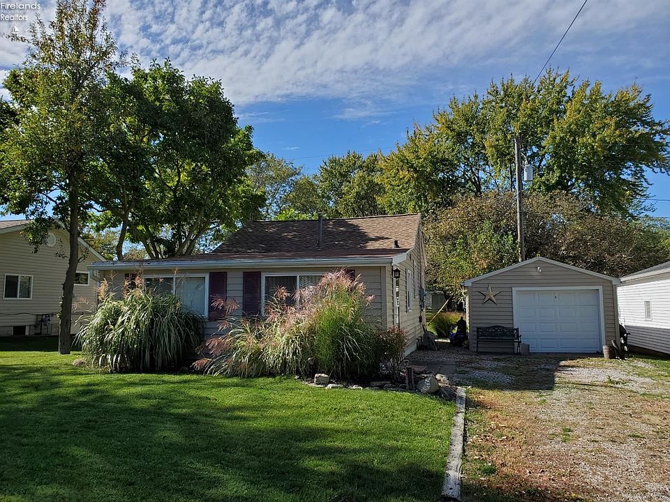 1st image of 174 N Plumbrook Dr