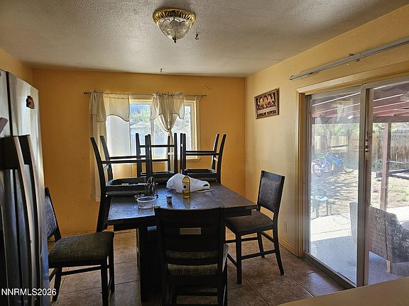 3rd image of 921 Oxford Ave