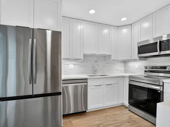 1010 NE 8th Ave APT 19D