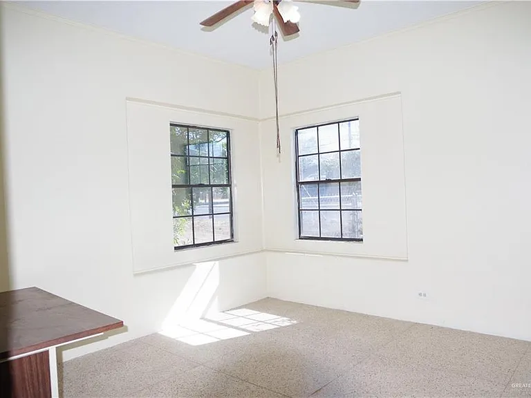 302 W Sam Houston Blvd — Photo 5