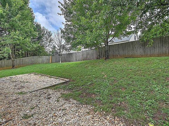 4th image of 307 Post Oak Dr